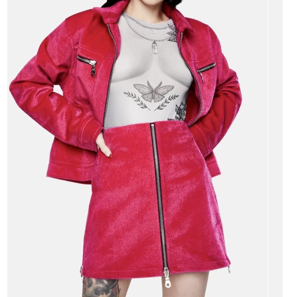 🏷️NWT The Ragged Priest Hoax Fuzzy Mini Skirt In Hot Pink - Size Medium